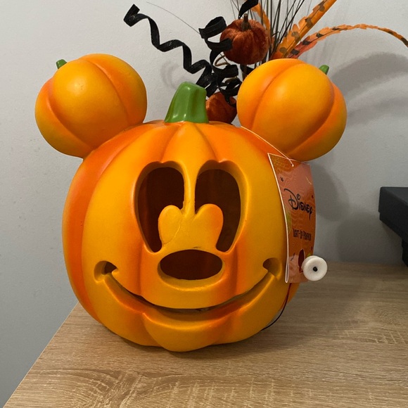 Disney 10 Inch Mickey Pumpkin Light Up Jack O Lantern  NWT - Picture 1 of 4